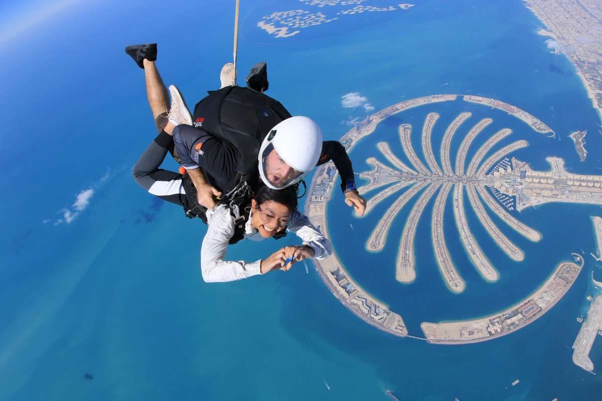 skydiving in dubai price and location